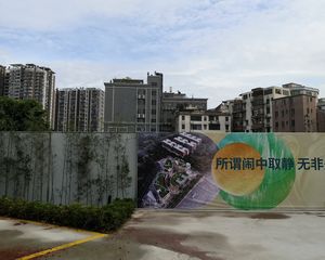 户型方正,中楼层,望花园,视野好装修:自住精装,精装修