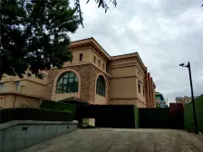 三层精装复试 楼龄新 位置好 拎包入住