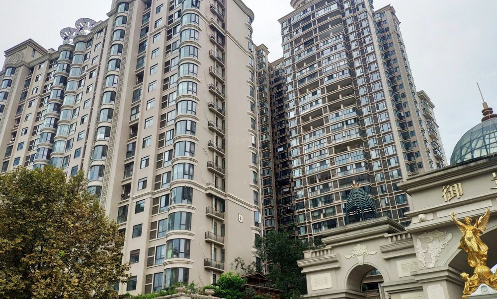 光华新城板块单价12万左右精装套三带书房首付28万搞