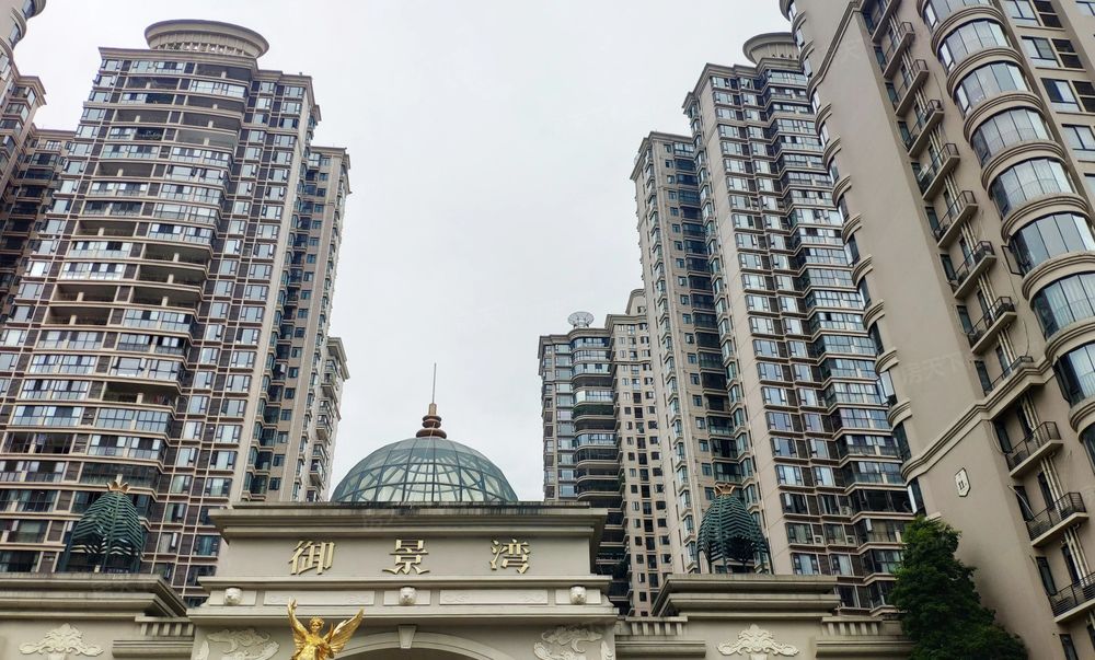 光华新城板块单价12万左右精装套三带书房首付28万搞