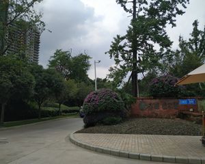 棠湖泊林城1室1厅南