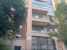 近邱家湾轻轨站,洋房带前后花园,地下室,出行便利