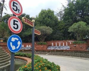 棠湖泊林城5室2厅南