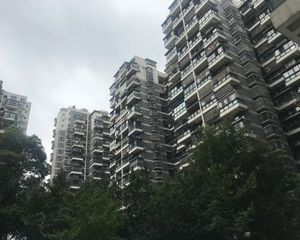 清水河畔2室1厅东南