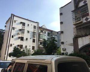 富门花园,华师附旁边老牌小区,价格美丽,产权优质,随时看房