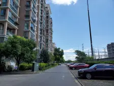 诚售好房 有车位 电梯高区 两卫户型