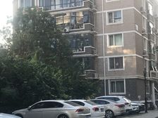 此房商品房满五年唯一,精装一层下跃,出行方便,动静