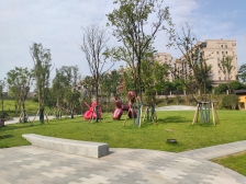 照母山 约克郡悦水岸 四房两厅两卫 诚意出售