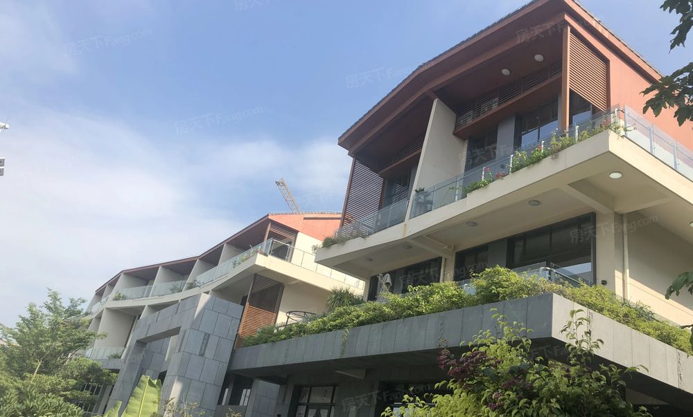 三亚市爱上山小镇复式56平使用107平两房特价126万带花园