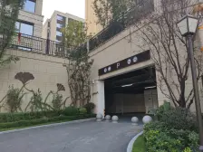 内圈中庭,国际一线品牌家电,装修100万,拎包入住!