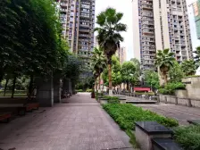 楼下就是轻轨出口,三房两卫,主卧很大,居住舒适度高