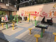 一梯四户,主卧朝南,繁华地段,居家装修,诚意出售