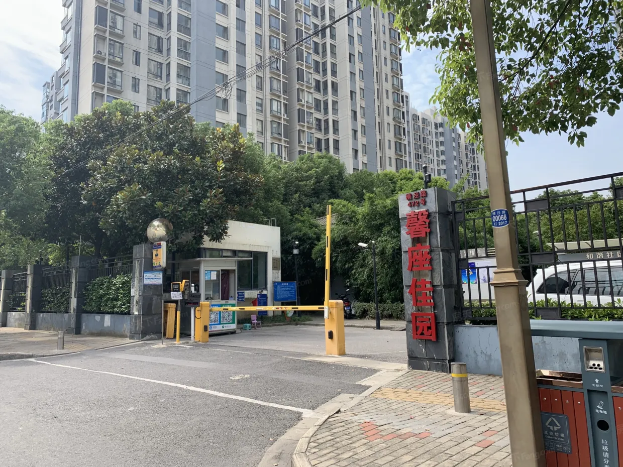 实景图-小区大门