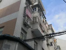 精装修三房,单价低,位置优越,业主诚心出售