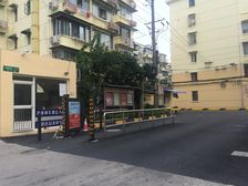 居家装修,采光充足,小区中心位置,主卧朝南,一梯四户