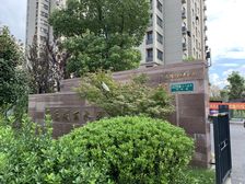 采光充足,电梯房,小区中心位置,主卧朝南,精装修