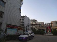 兴华园精装大两居,业主诚心出售。高楼层采光视野好。