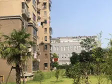 地铁加商场综合体就在家门口,顶楼可以做阁楼,钥匙房