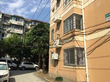 卫生间全明,小区景观位置,小区中心位置,主卧朝南