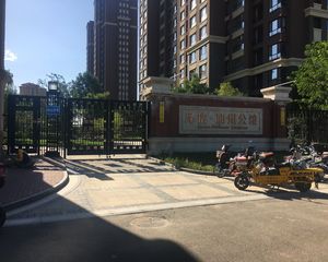 精装修,拎包入住,南北通透,中上楼层,交通方便