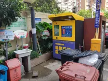 明卫,卧室朝南,落地窗,有电梯