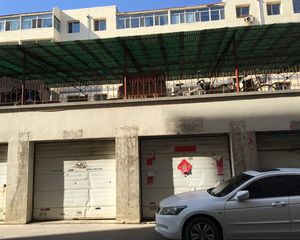 东风路三十九一楼带小院房本满五