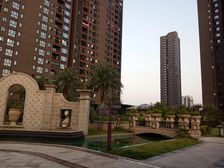 此房未入住,小区新,房子视野开阔景观好