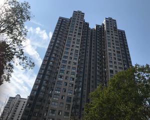 房子满五年,坐地铁也方便,,价格好商量