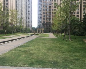 红谷世界城俩层还有前后双院的房