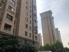 近地铁临商场靠公园精装修中间楼层拎包入住