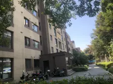 品质小区,价格好谈,繁华地段,客厅带阳台