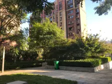 万科品牌、一楼带院子、小区环境好、看房方便