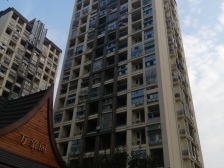 花溪河畔次新洋房,环境舒适,适合居住