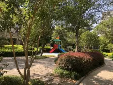 边套南北大花园的精装下叠,标准四房三卫,很诚意卖