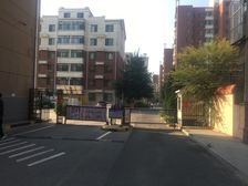 东豪新城绿化好,停车方便,格局方正