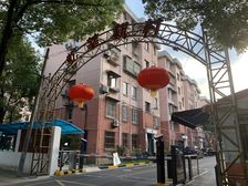 新出 一楼带院子 户型正气 产权清晰 带固定车位 看房随时!