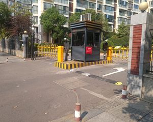现代集体单位房,此房是小高层电梯房,一梯两户