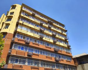 爱国路236号宿舍南北通透,采光好视野好,诚心出售