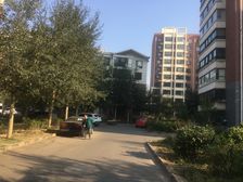 业主诚意出售,小区绿化好,停车方便,看房方便