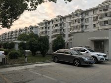 142平河景房,飞机户型,带阁楼,看房方便,诚意出售