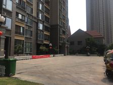 大露台 空中大花园 可种花 可种菜 适合老人小孩