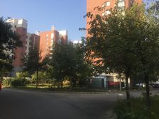 东豪新城地理位置好出行方便小区环境优越停车位。