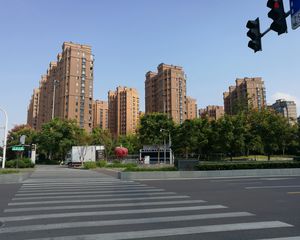 户型方正,全亮间.房东诚信出售