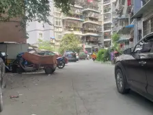 双阳台,比较通气,出门交通方便