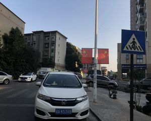 烈士公园湘雅医院中间楼层三房诚心卖