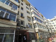 呼得木林10号 三楼侧户紧挨二机二文小看房方便