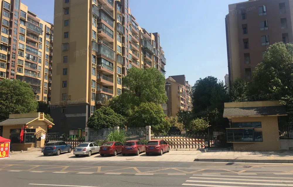 不限/购嘉华城中间楼层居家欧式装修带车位位置安静无