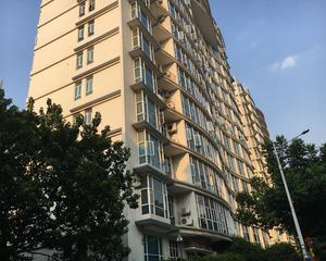 带两百方平台花园,看小区很有心卖,户型好