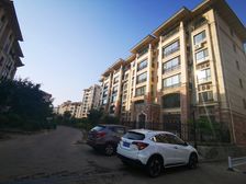 保利二期 三室两卫 带阁楼 小区中间位置 拎包入住