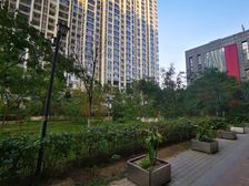 万达公寓70年产权,楼下银河广场,民水民电